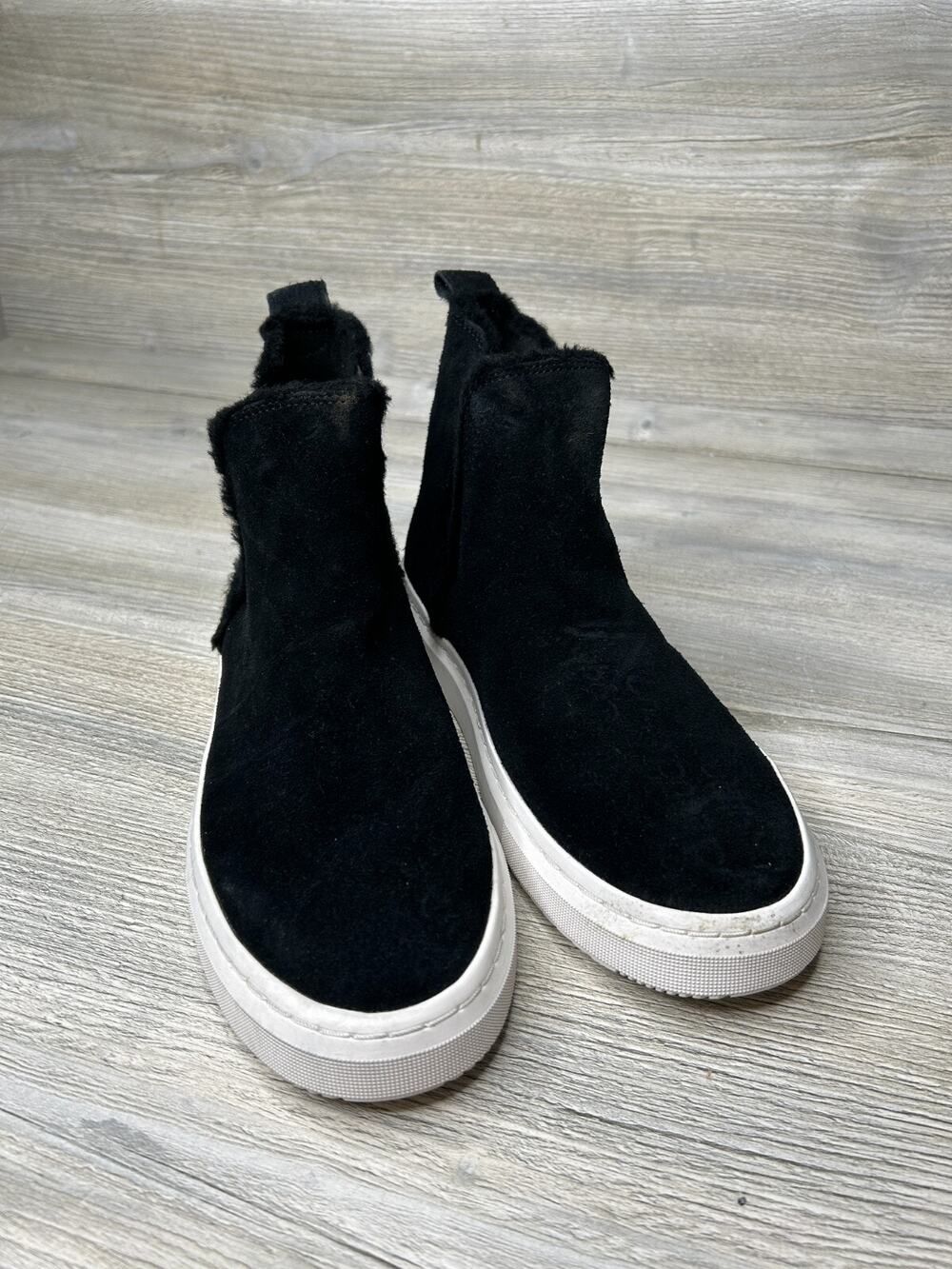 UGG ALAMEDA CHELSEA 1130781 BLACK SIZE 7.5 WOMAN’S SNEAKER/ BOOT